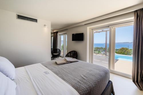 a bedroom with a bed and a view of the ocean at Luxusvilla Pylos 6 Personen privater Pool in Gialova