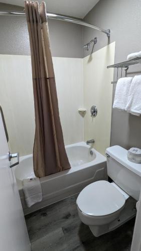 Ένα μπάνιο στο Motel 6-Nashua, NH - South