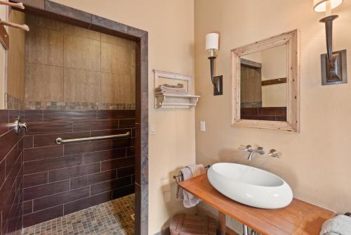 EML Cabin #9 – Photos 4