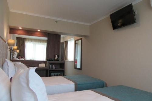 Télévision ou salle de divertissement dans l'établissement Hotel Cherno More