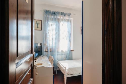 a small bedroom with a bed and a window at Lago del Turano - Guest House il Nido dell'Aquila in Ascrea
