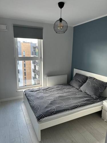 En eller flere senge i et værelse på New 1 bed apartment with balcony, local amenities