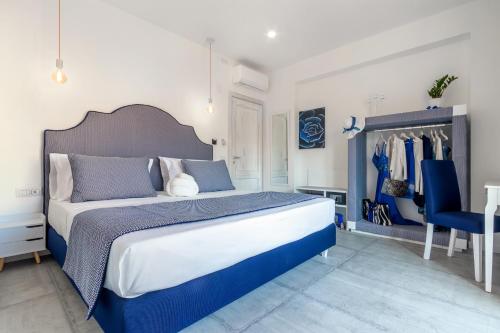 a bedroom with a blue and white bed and a closet at Maison Etoile in Piano di Sorrento