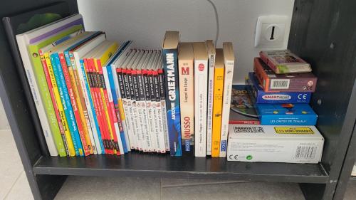 a shelf full of books on a wall at La maison dans le jardin in Viry-Châtillon