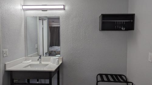 Ένα μπάνιο στο Motel 6-Nashua, NH - South