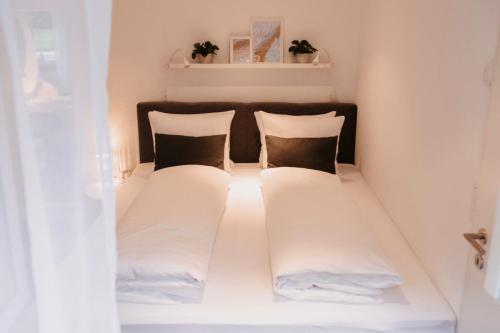 Un ou plusieurs lits dans un hébergement de l'établissement Sunny Way Home Accommodation & Spa