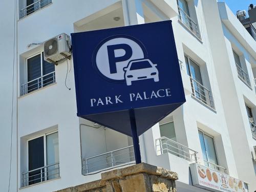 Park Palace Hotelに飾ってある許可証、賞状、看板またはその他の書類
