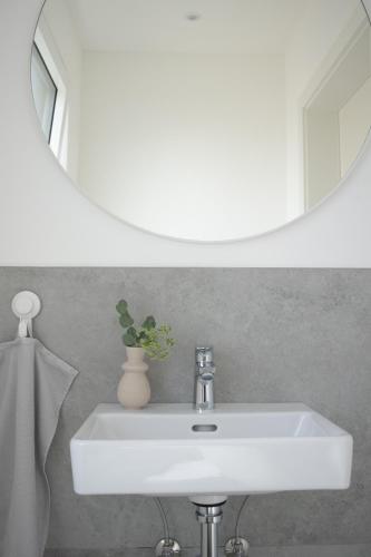 a white sink in a bathroom with a mirror at Elmi 22 in Wals