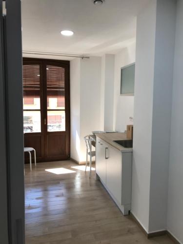 a kitchen with a counter and a table and chairs at Alojamiento Wadi Dar Al-Farah "La Casa de la Alegría de Guadix" in Guadix