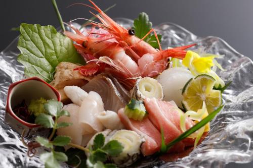 a salad of seafood and vegetables in a glass bowl at Kaikatei Hanagozen in Kyotango