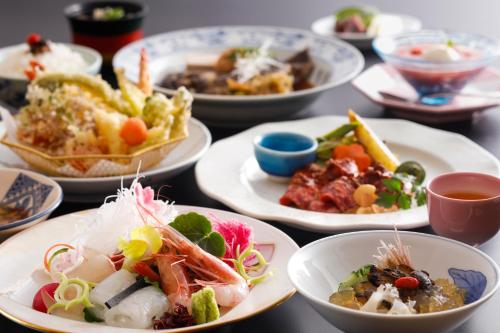 a table topped with plates of different types of food at Kaikatei Hanagozen in Kyotango