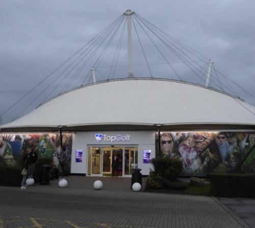 Imagen de la galería de Warner Brothers House, en Watford