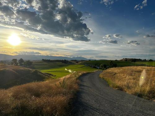 Gallery image of Ridgeline Retreat - beautiful getaway with views in Eureka