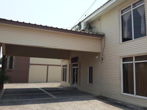 Budova, kde se aparthotel nachází