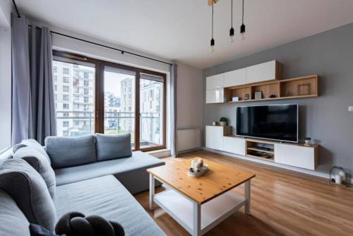 Woronicza 33B Prywatne mieszkanie z Prywatnym miejscem garazowym, oddzielną sypialnią i balkonem Samodzielne Zameldowanie!