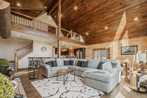 Khu vực ghế ngồi tại Water & Mountain Retreat