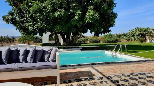 Gîte à la ferme chaleureux avec piscine