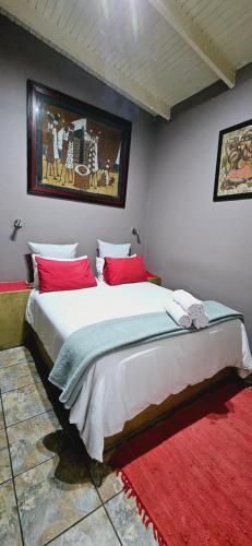 Ένα ή περισσότερα κρεβάτια σε δωμάτιο στο Old Vic Travellers Inn Nelspruit
