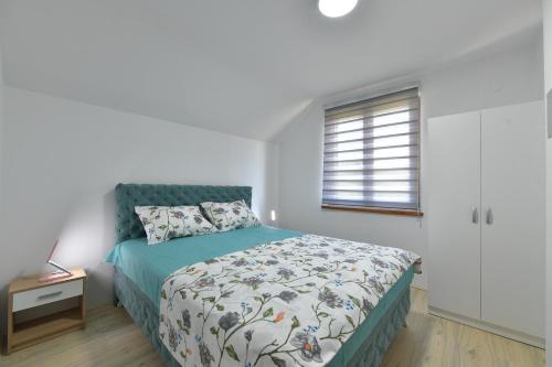 Postel nebo postele na pokoji v ubytování Apartmani Filipović