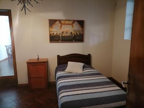 a bedroom with a bed and a painting on the wall at Apartamento Parra in Arequipa