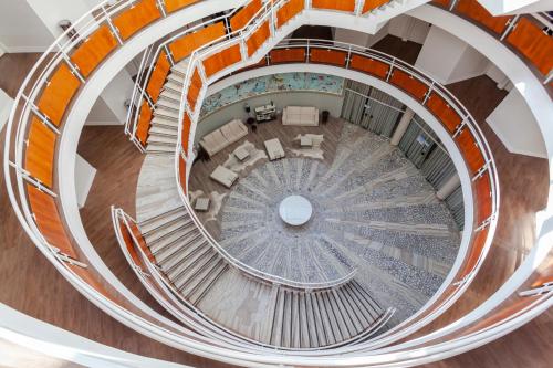 an overhead view of a spiral staircase on a cruise ship at Marambaia Hotel e Convenções in Balneário Camboriú