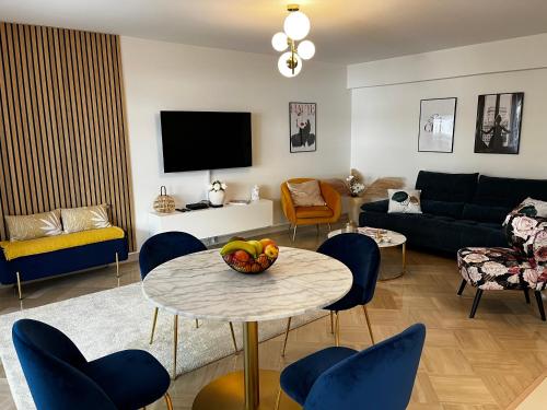 Elegant apartment close to Croisette and Palais de Festival with garage