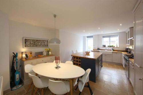 a kitchen with a table and chairs in a kitchen at Perfectly Positioned Pad in Cardiff