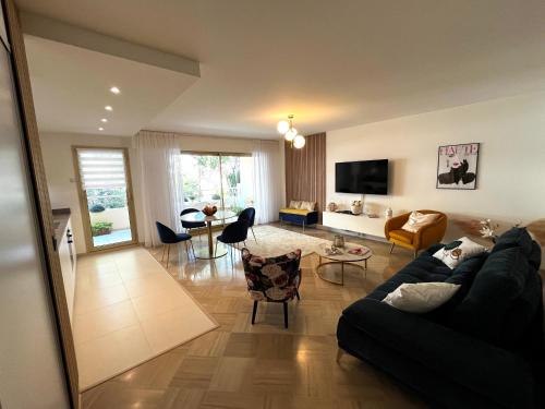 Elegant apartment close to Croisette and Palais de Festival with garage