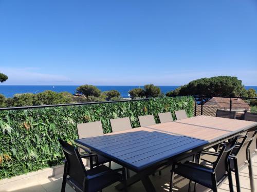 Renovated villa, heated pool, sea-view, Aircon