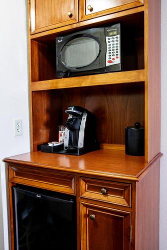 a microwave sitting on top of a wooden cabinet at Hilton Garden Inn Gettysburg in Gettysburg