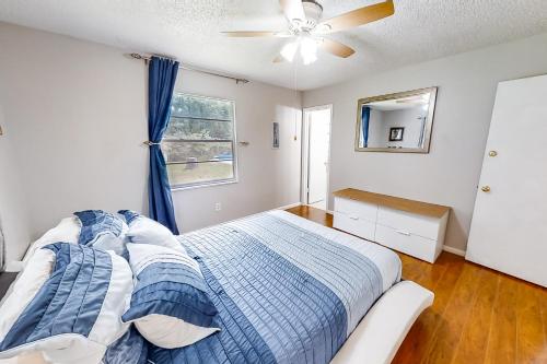 a bedroom with a bed and a ceiling fan at The Saltwater Cottage in Jacksonville