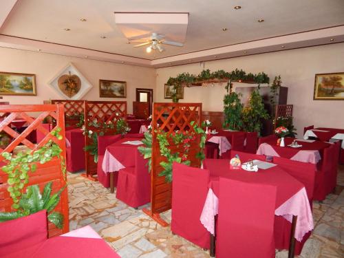 Reštaurácia alebo iné gastronomické zariadenie v ubytovaní ABC Hotel Nitra