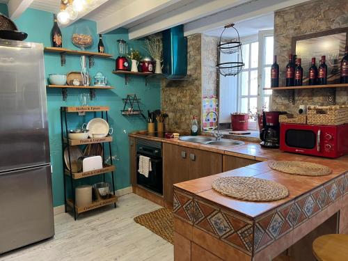 a kitchen with blue walls and a counter top at Casa Vacacional La Coruña in Culleredo