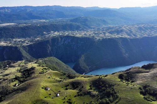 an aerial view of a mountain with a body of water at Guest House Highland in Pluzine