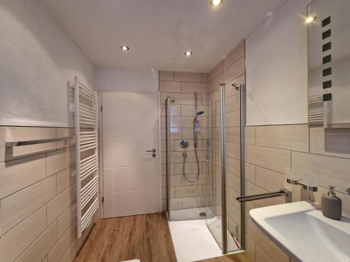 a bathroom with a shower and a sink at Ferienwohnungen Lenz in Cochem