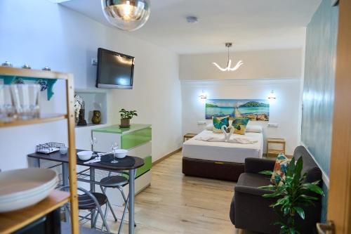 A bed or beds in a room at Casa el "Tablao de las Almendras"