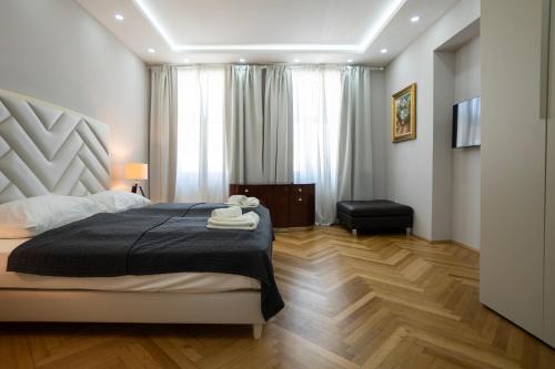 Charming 2-Room Apartment with Balcony, 15 Min to Center