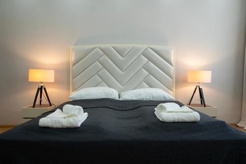 Charming 2-Room Apartment with Balcony, 15 Min to Center