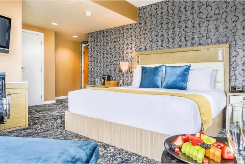 Executive Plaza Hotel & Conference Centre, Metro Vancouver Image