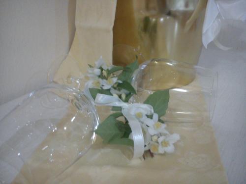 a glass vase with white flowers in it at Country House La Perla del Sile in Sant'Elena di Silea