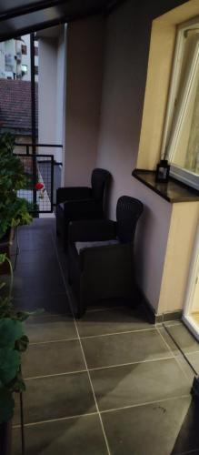 a waiting room with couches in a building at Apartman Vera in Užice