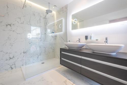 a bathroom with two sinks and a shower at Port Tara Holiday Home in Portballintrae