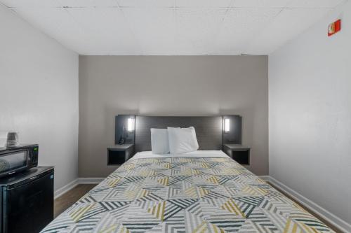 a bedroom with a bed and a tv at Budget Inn-Norfolk, VA - Oceanview in Norfolk