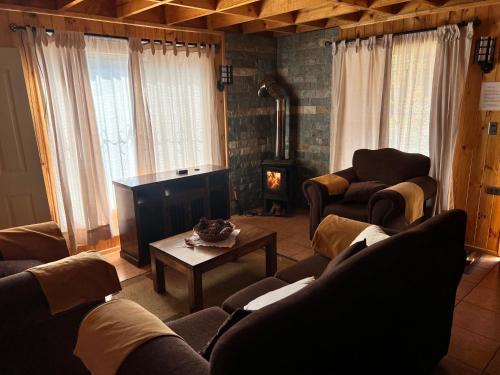 a living room with two couches and a fireplace at Casa En El Tabo Magnolia in El Tabo