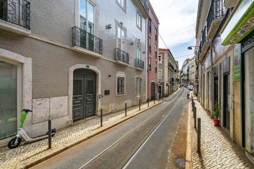 WHome Prime Lisbon Living Great for D Nomads & R Workers