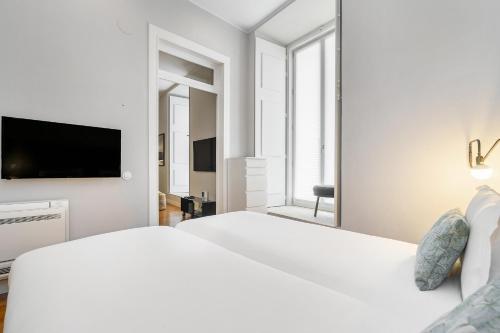 WHome Prime Lisbon Living Great for D Nomads & R Workers