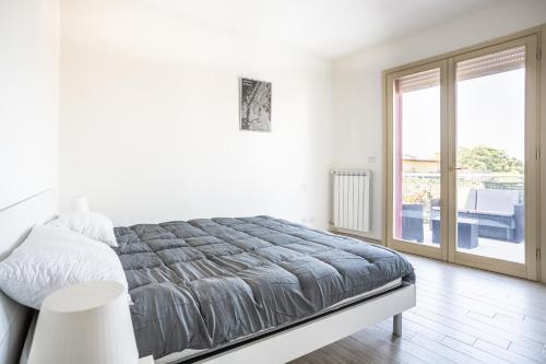 Ένα ή περισσότερα κρεβάτια σε δωμάτιο στο Urban Retreat -private parking+terrace