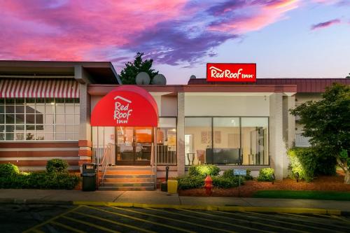 a fast food restaurant with a red sign on it at Red Roof Inn Baltimore in Baltimore