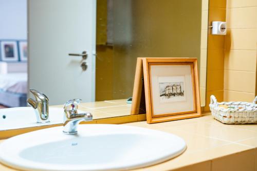 Ένα μπάνιο στο Seaside Elegance and Tranquility: Your Luxurious Porto Getaway