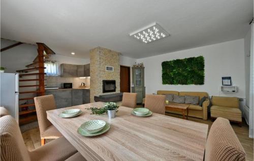 Ruang duduk di Jungle House with private pool and hot tub
